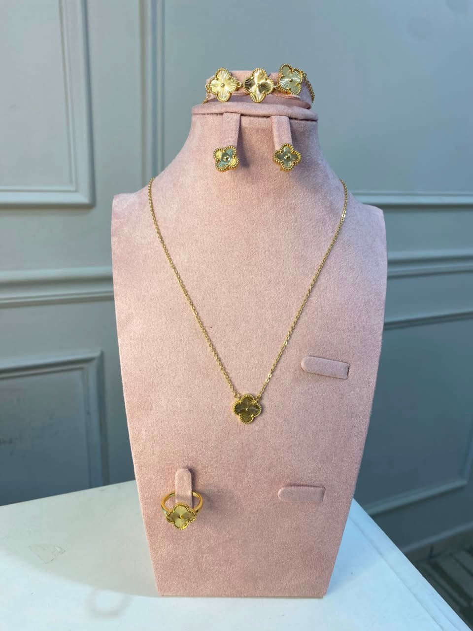 Set Vanclef 4 piezas oro