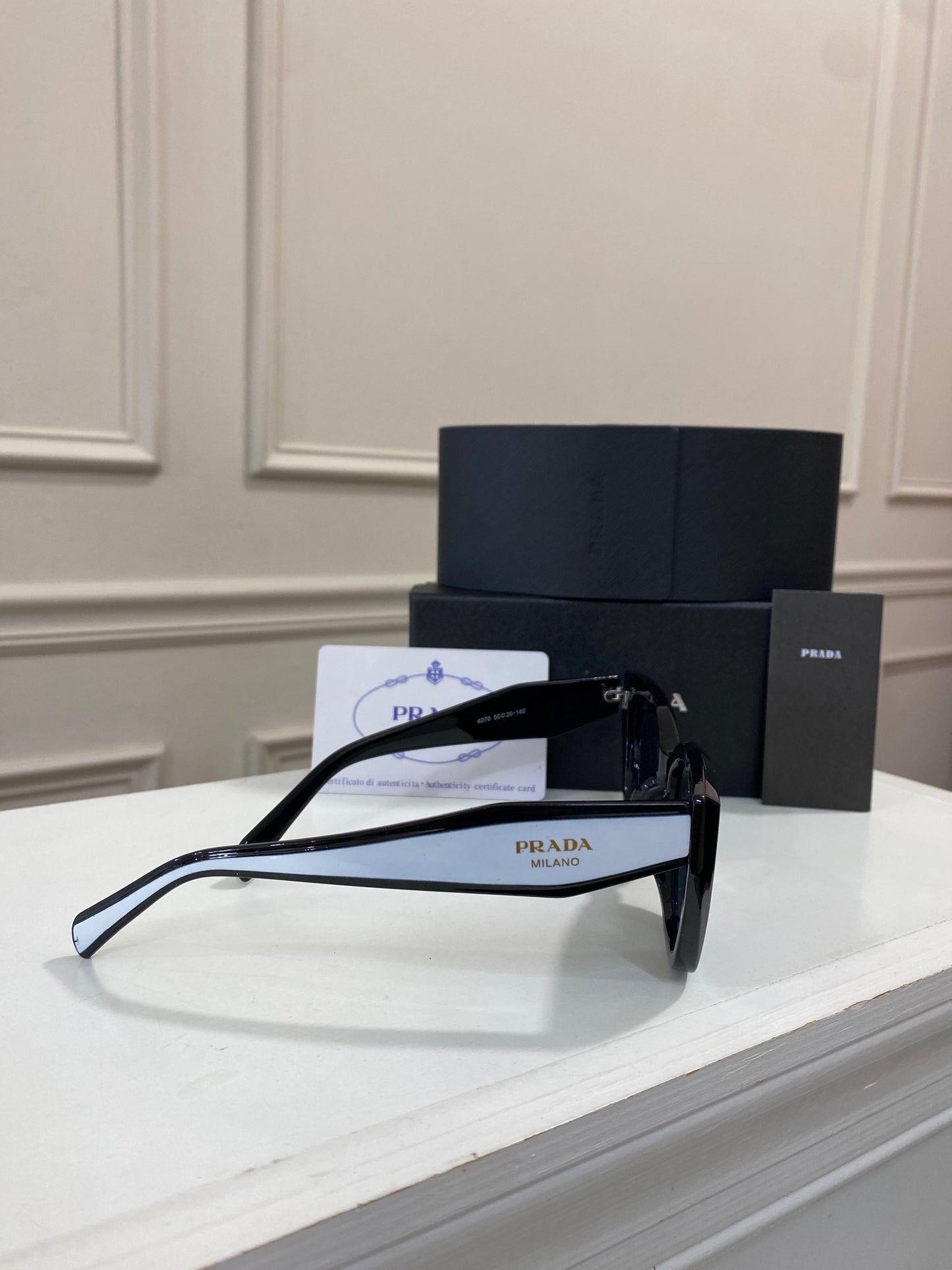 Lente Prada - Clasico negro blanco