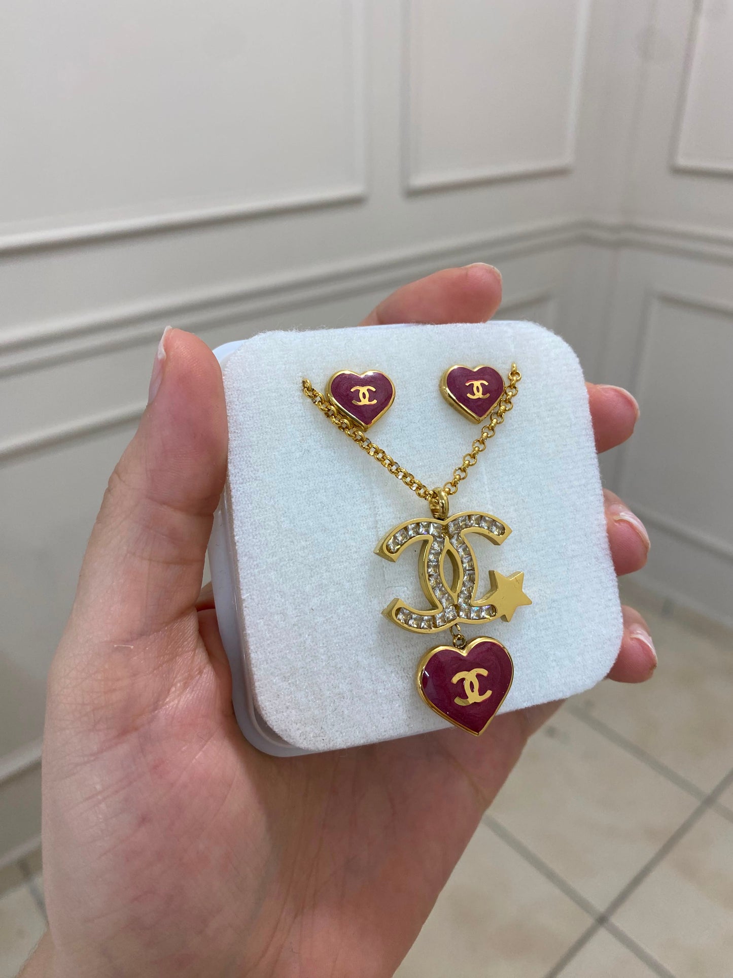 Set Chanel corazón rojo