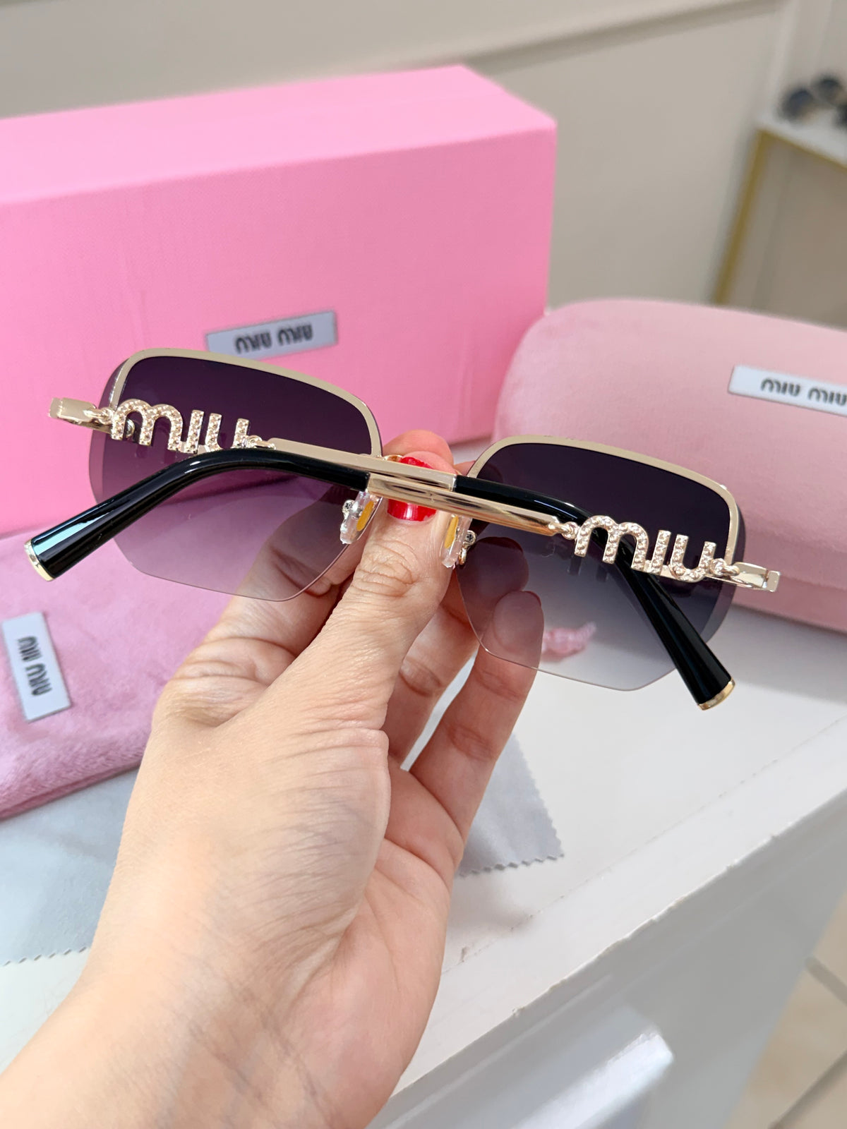 Lentes Miu Miu - Letras Negro