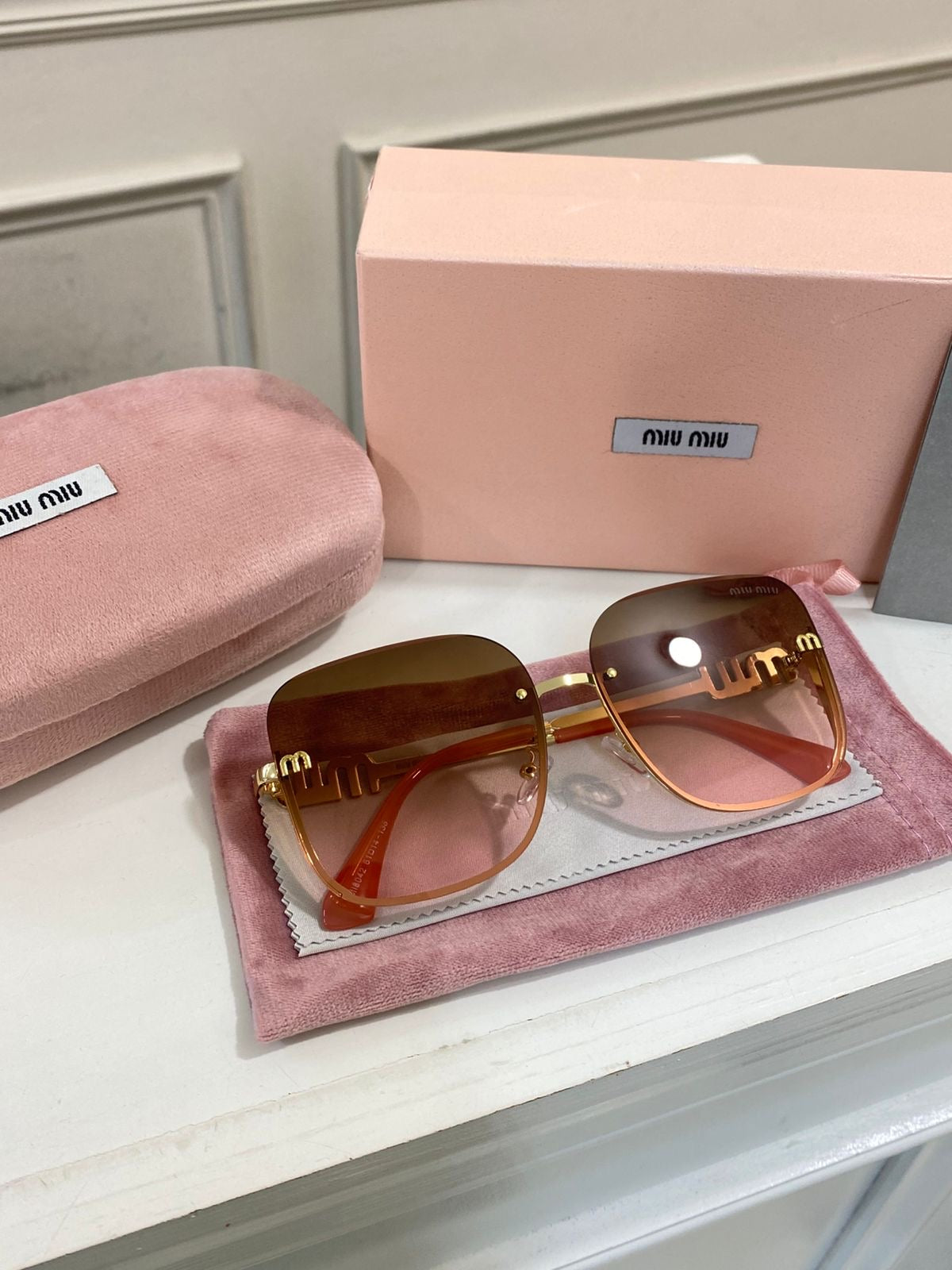 Lentes Miu Miu - Modelo rosado piedras