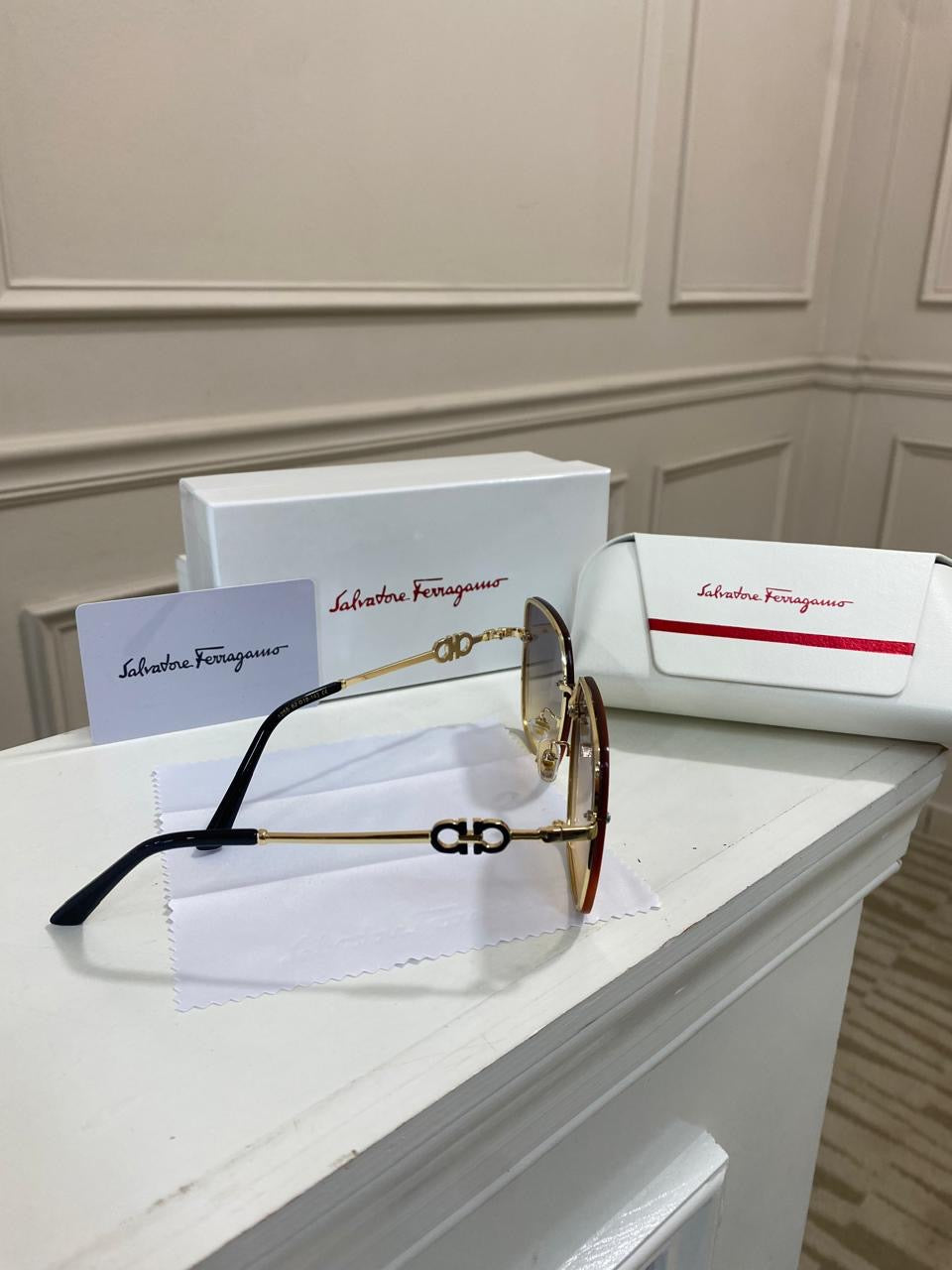 Lentes Ferragamo - Modelo  aviador ambar