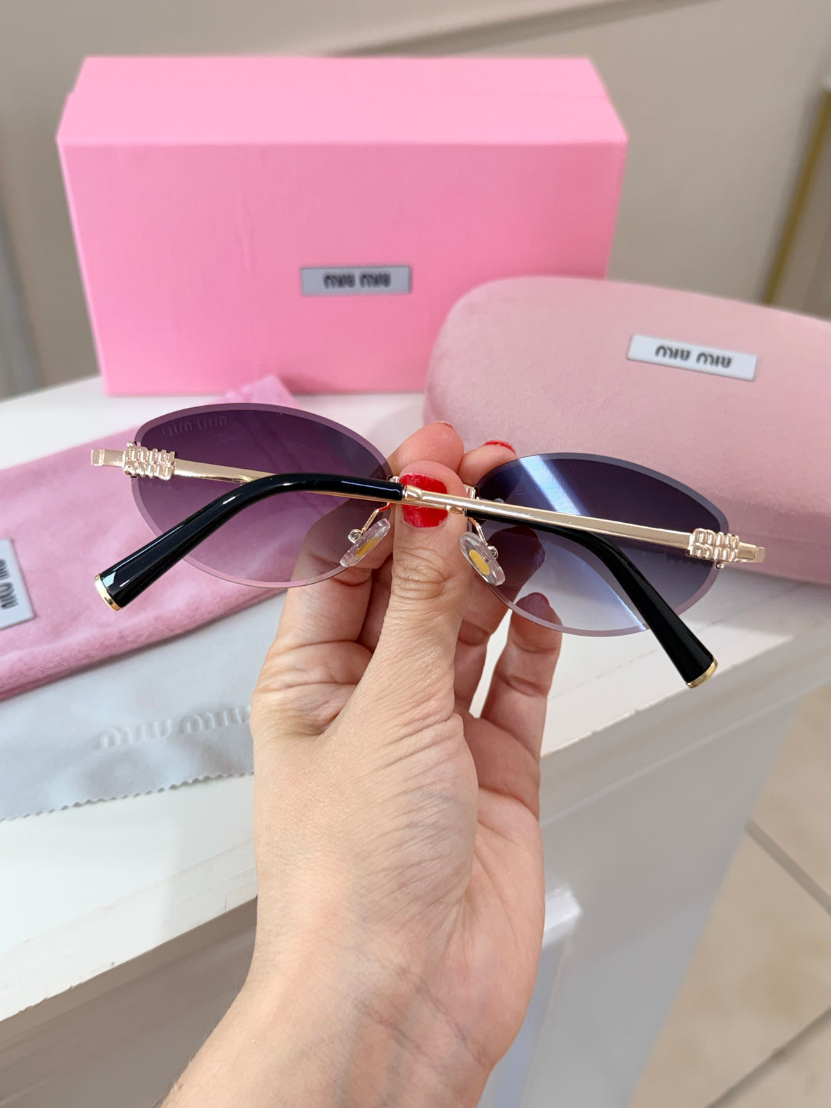 Lentes Miu Miu - MU A54S 5AK04O negro oro
