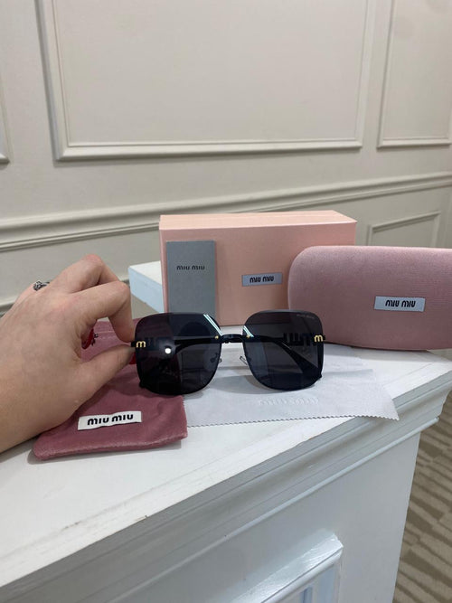 Lentes Miu Miu - Modelo negro piedras