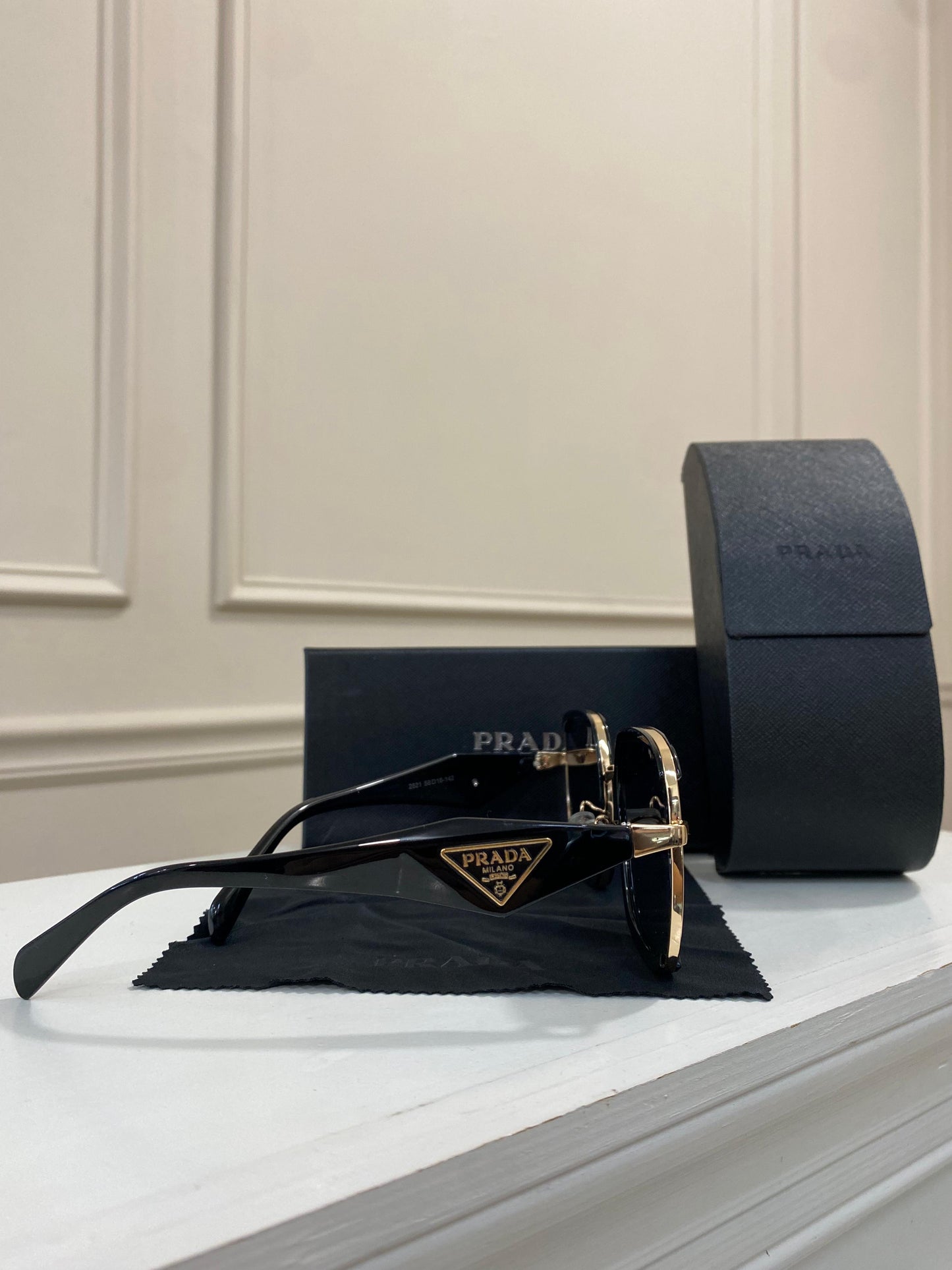 Lentes Prada – Modelo Triángulo Negro