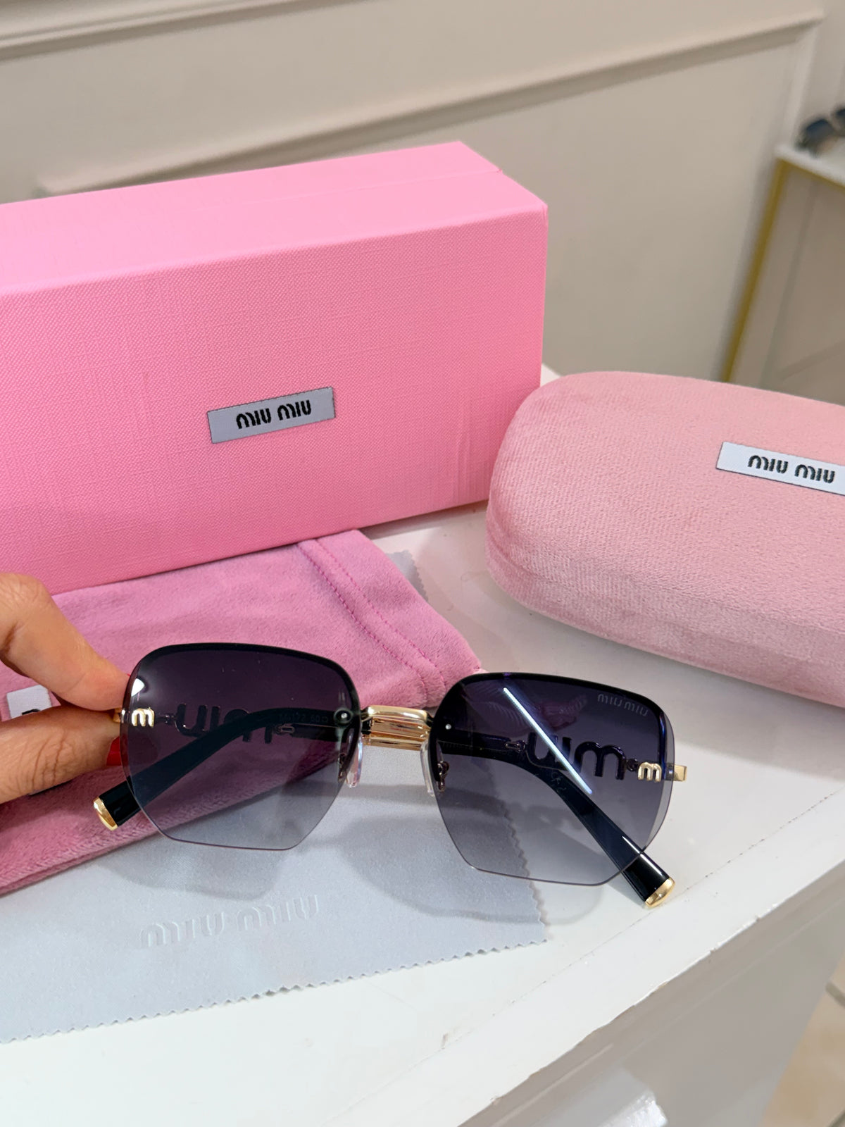 Lentes Miu Miu - Letras Negro