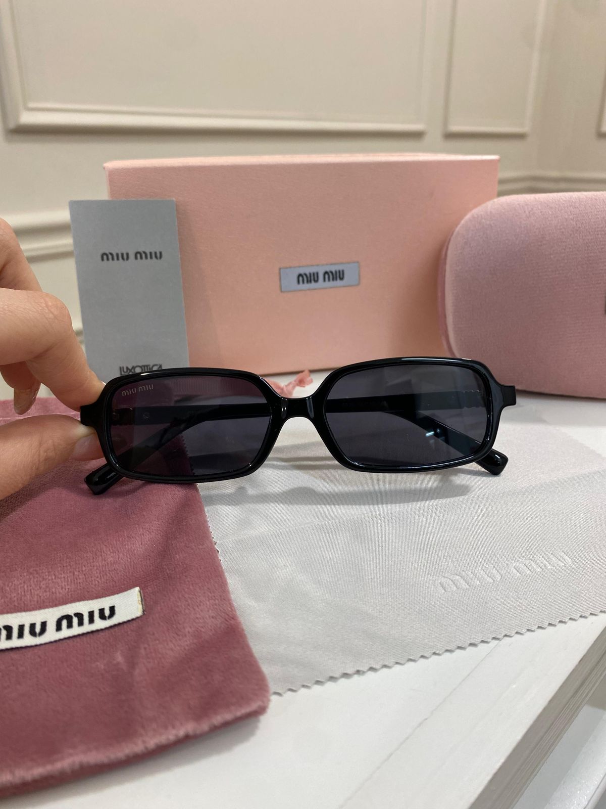 Lentes Miu Miu – Modelo Rectangular Negro