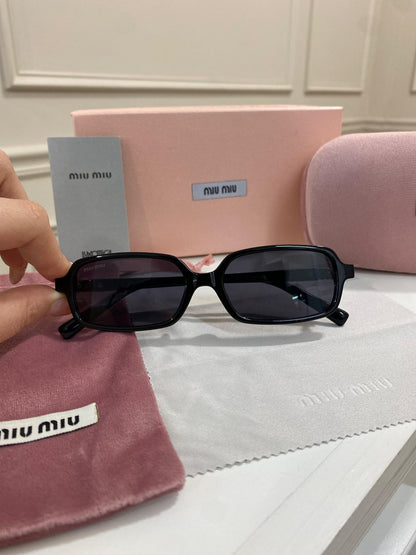 Lentes Miu Miu – Modelo Rectangular Negro