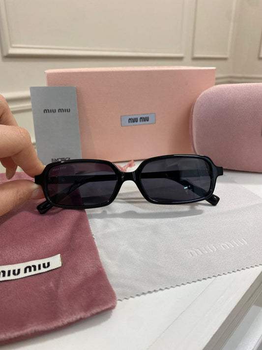 Lentes Miu Miu – Modelo Rectangular Negro