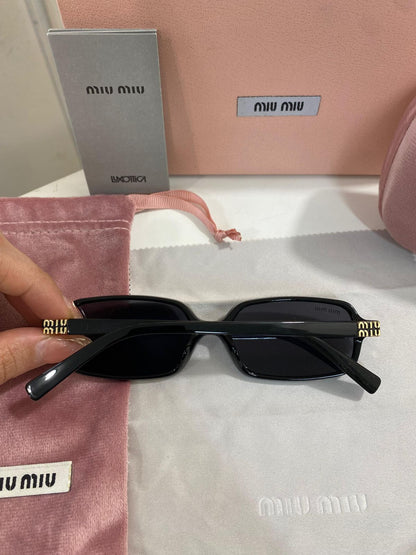 Lentes Miu Miu – Modelo Rectangular Negro