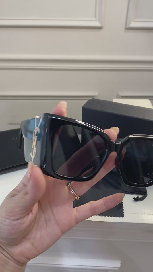 Lentes YSL - Modelo negro Oro